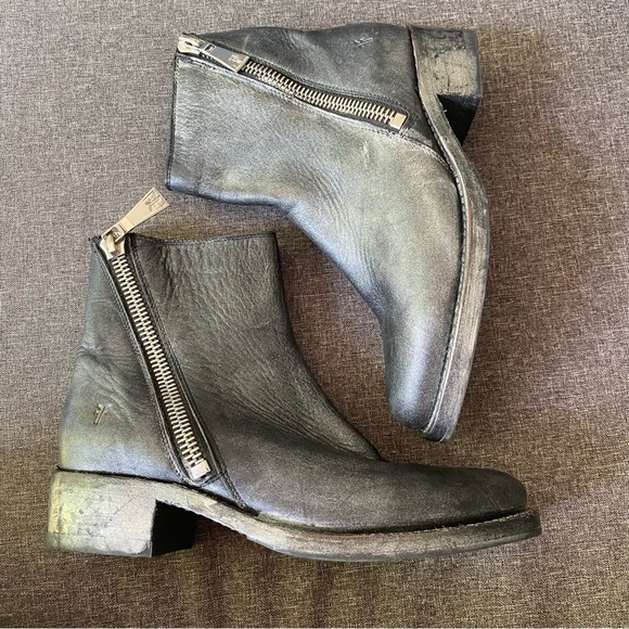 Frye Shoes - Frye womens metallic leather ankle zip up boot Size 7